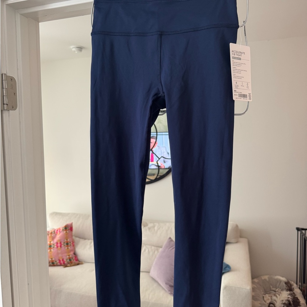 Athleta Navy Accelerate 7/8 Leggings in XS
